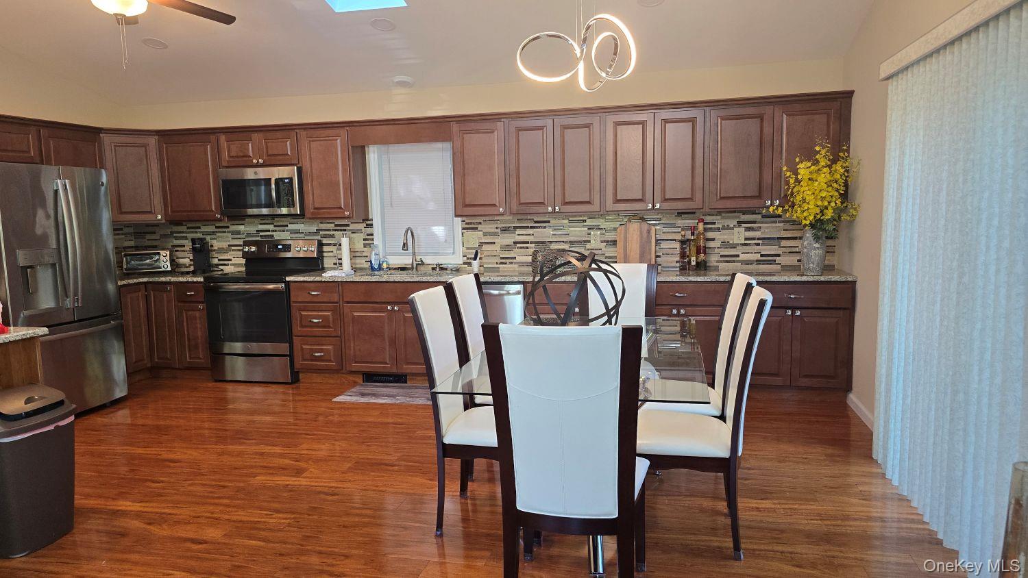 6 Bristol Lane Property Photo 3