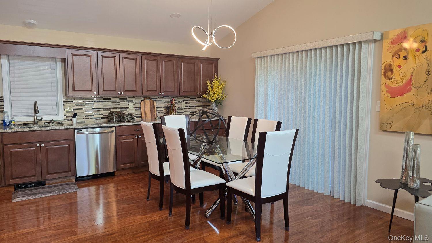 6 Bristol Lane Property Photo 4