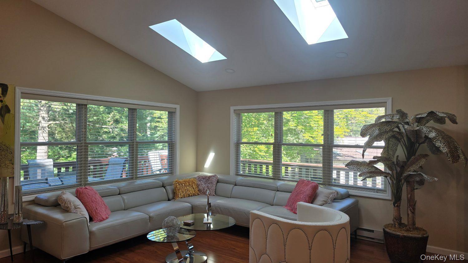 6 Bristol Lane Property Photo 8