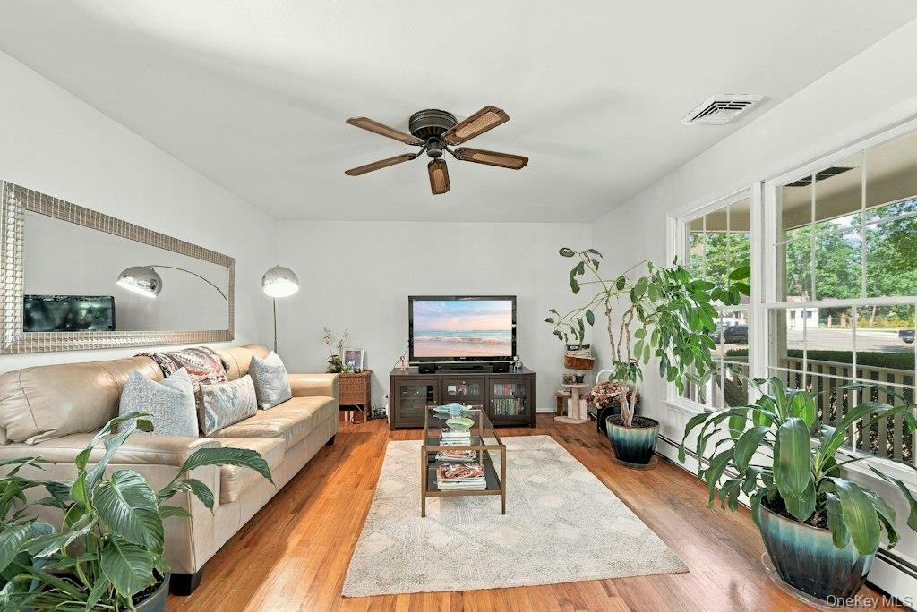 985 Silver Colt Road Property Photo 8