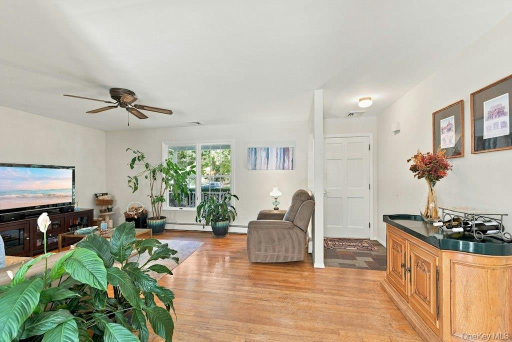 985 Silver Colt Road Property Photo 10