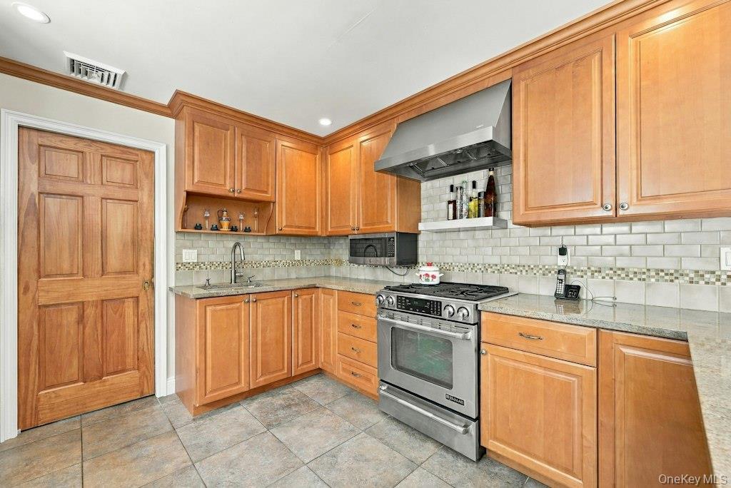 985 Silver Colt Road Property Photo 12