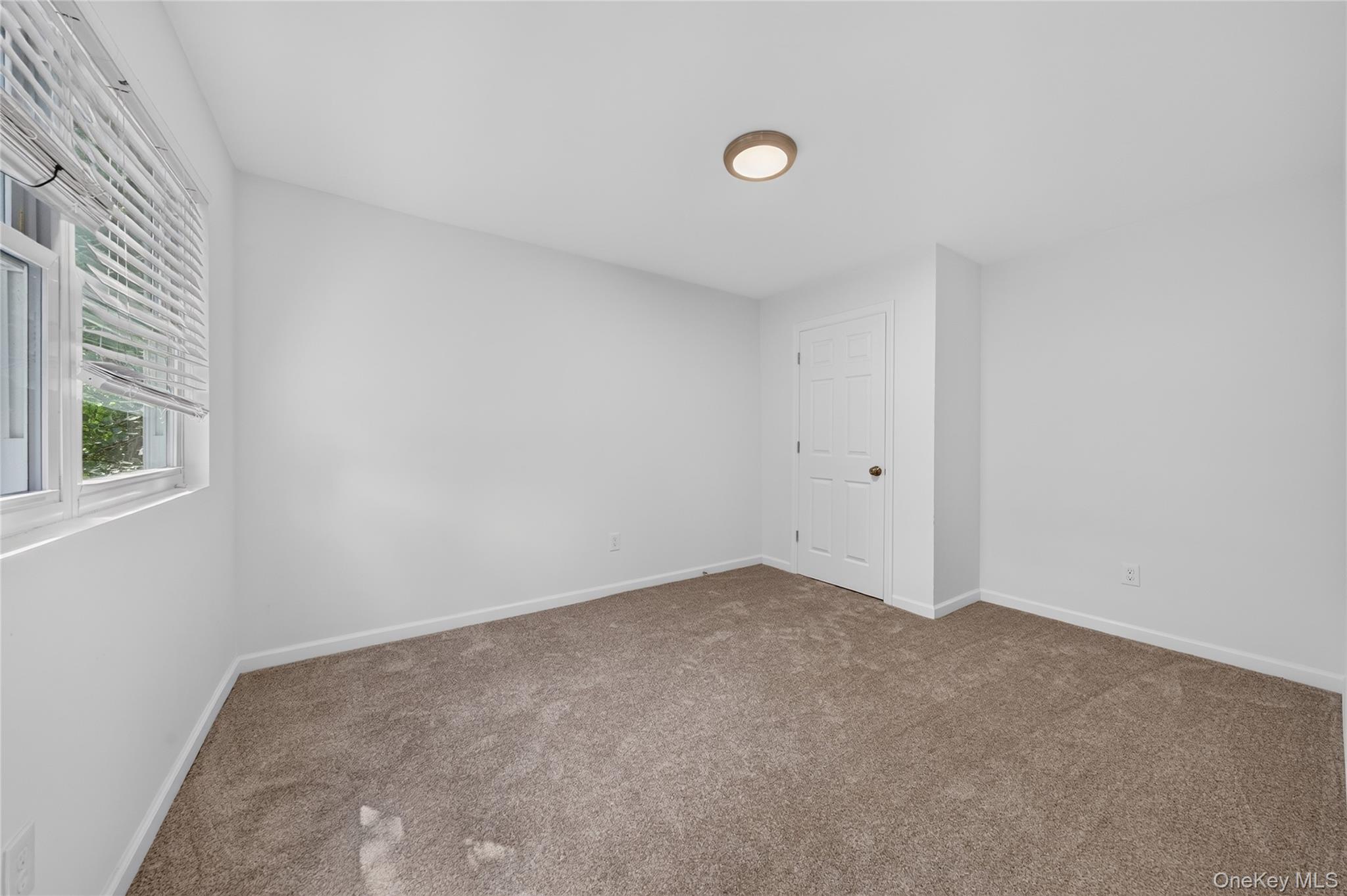 225 Fir Grove Ronkonkoma Property Photo 2