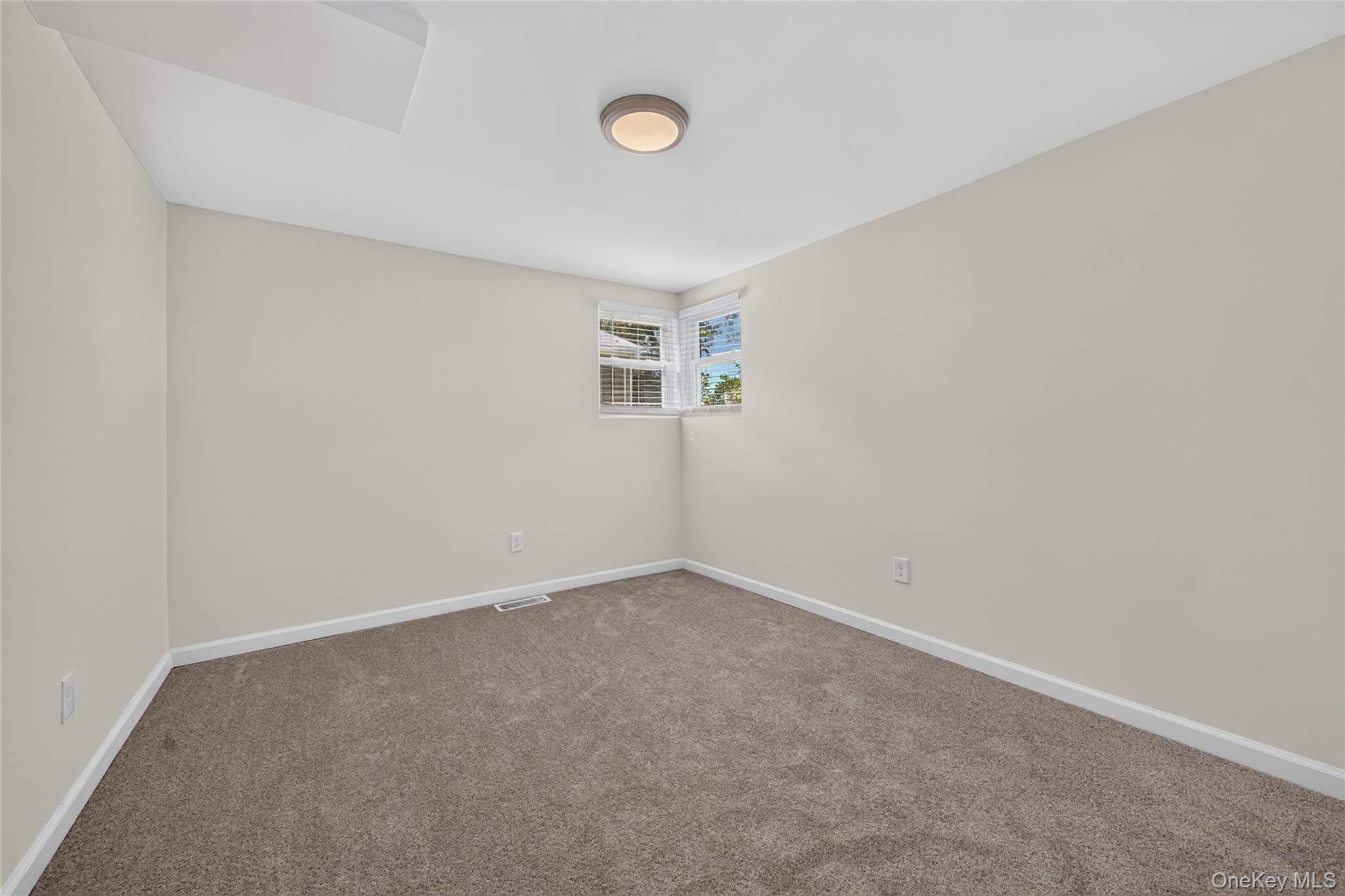 225 Fir Grove Ronkonkoma Property Photo 8