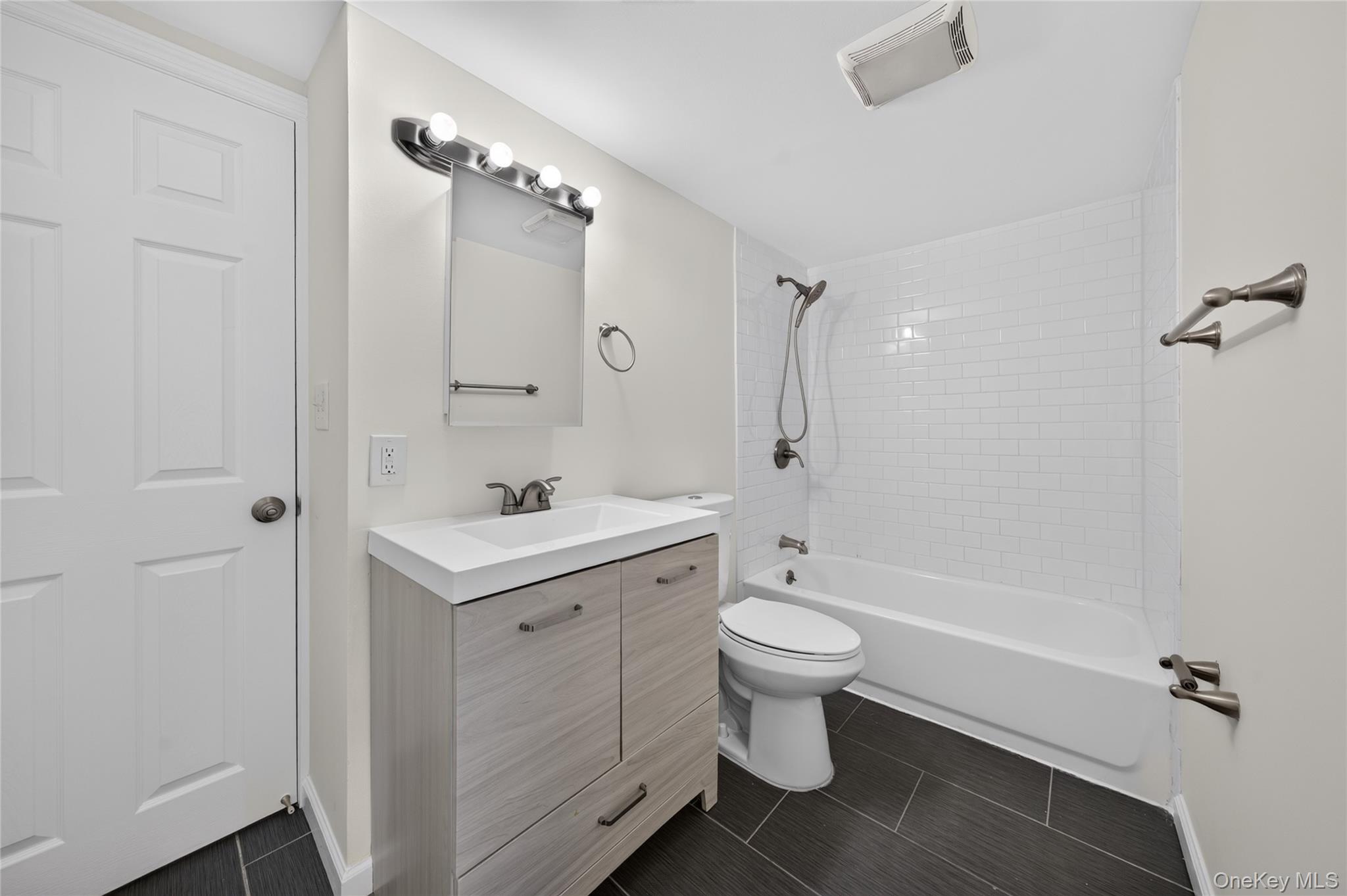 225 Fir Grove Ronkonkoma Property Photo 21