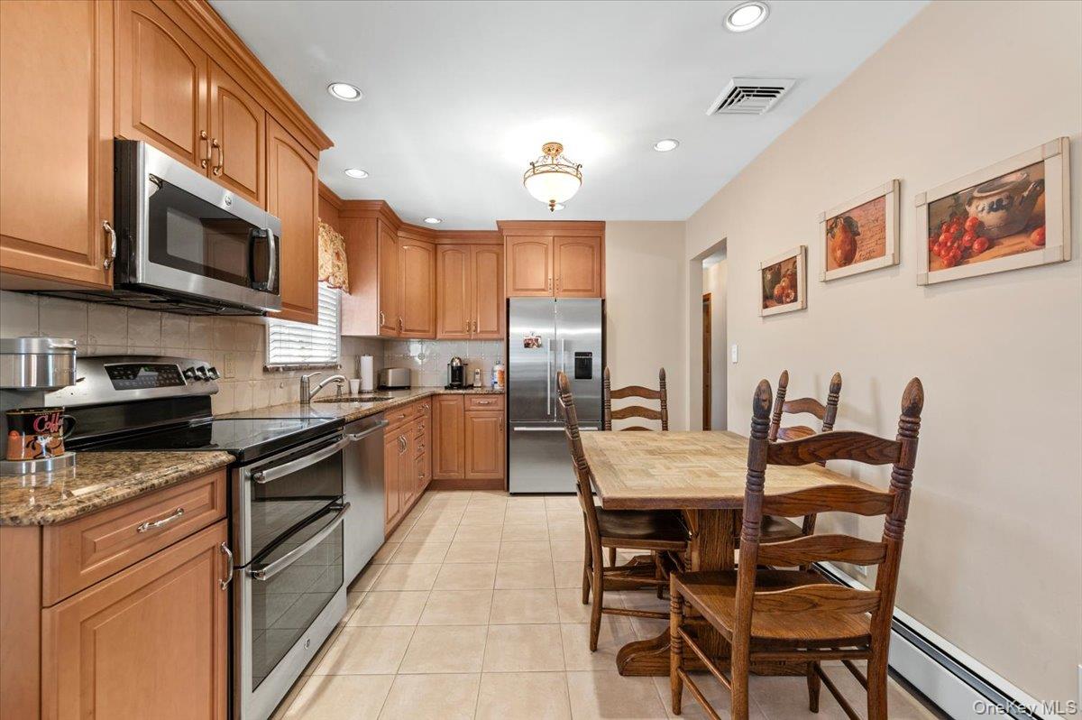 196 Von Huenfeld Street Property Photo 8