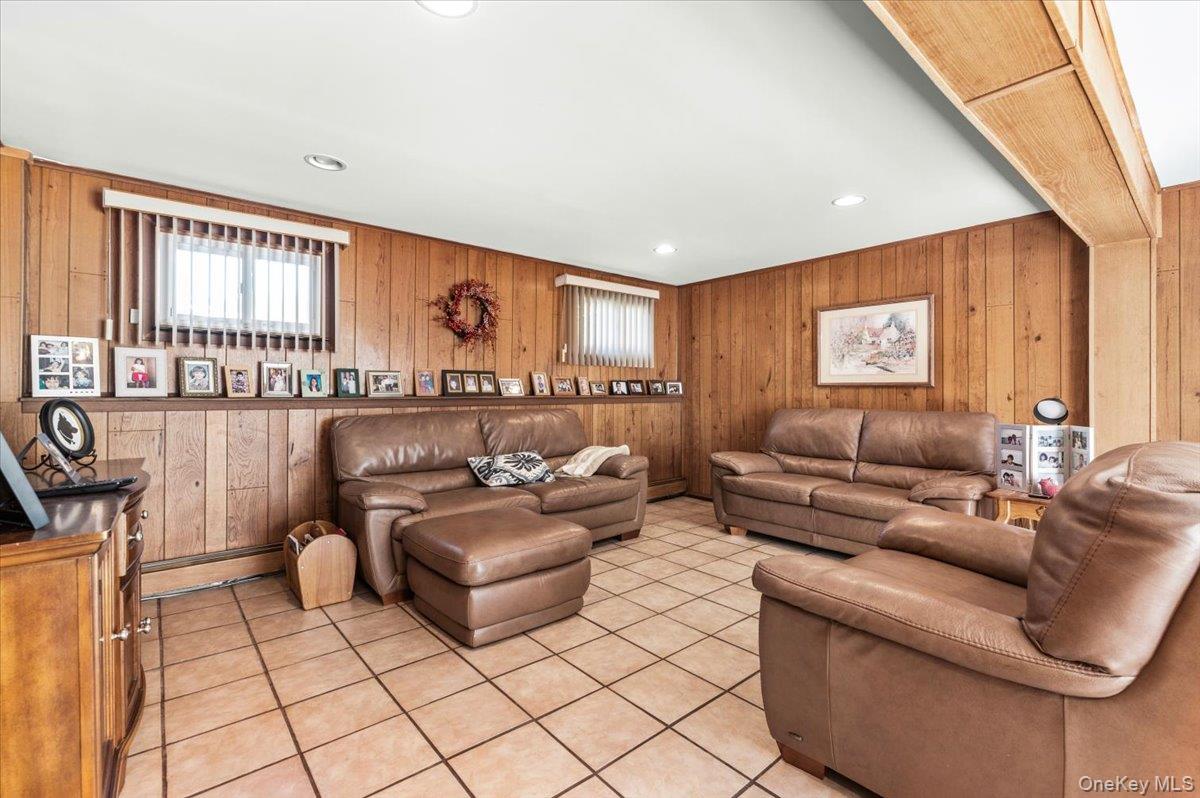 196 Von Huenfeld Street Property Photo 15