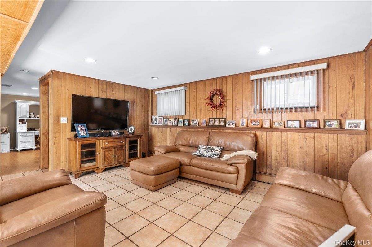 196 Von Huenfeld Street Property Photo 16