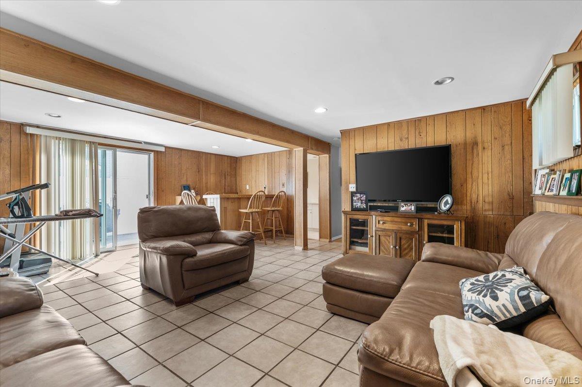 196 Von Huenfeld Street Property Photo 17