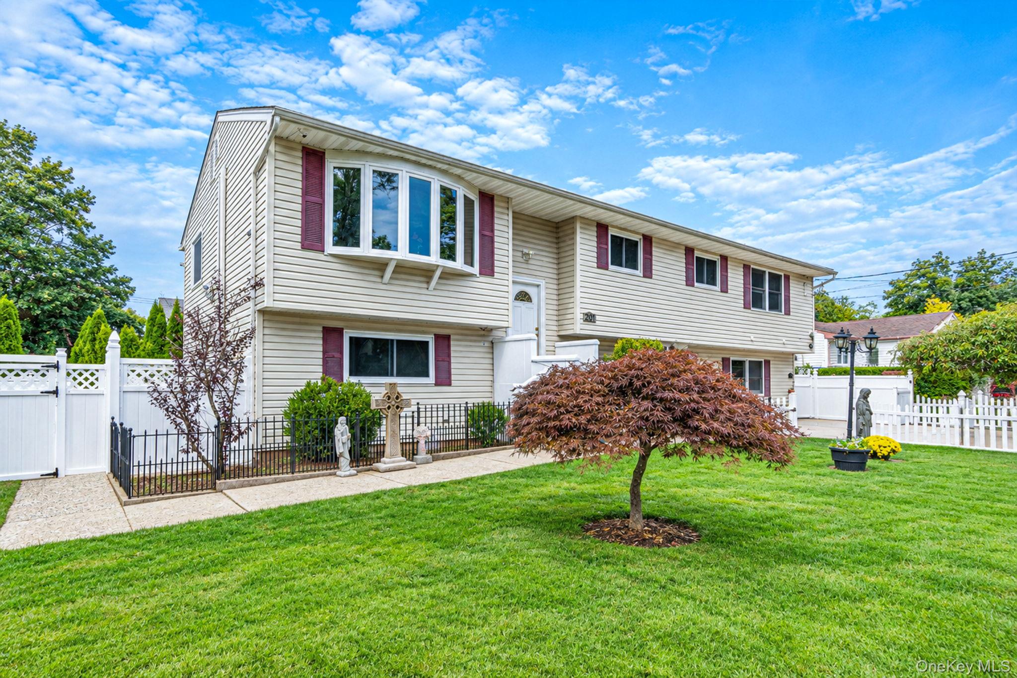 201 Overton Street Property Photo 1