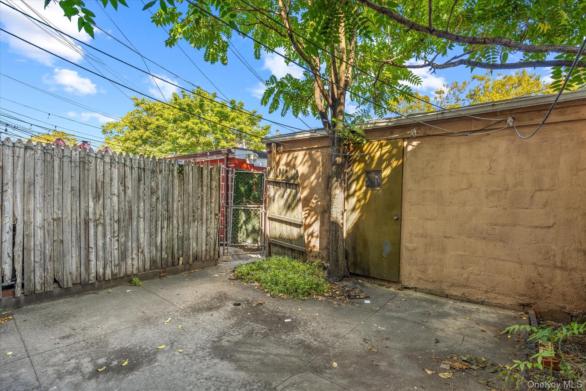 1441 Troy Avenue Property Photo 22