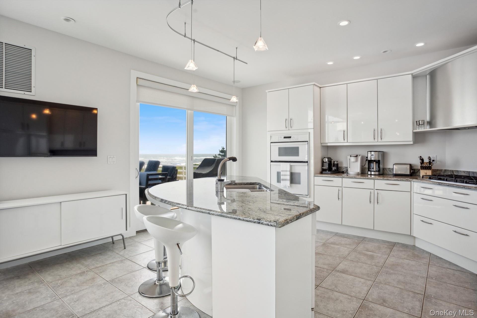 681 Dune Road Property Photo 4