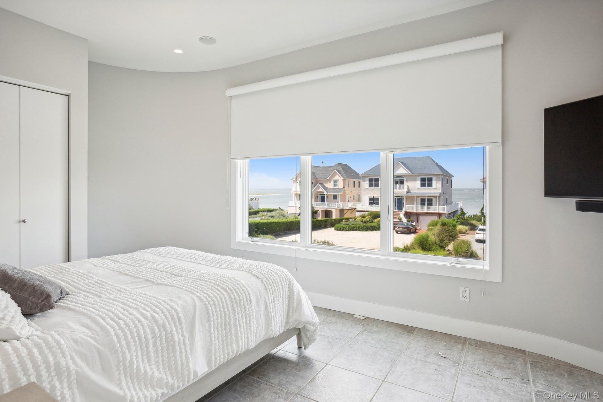681 Dune Road Property Photo 8