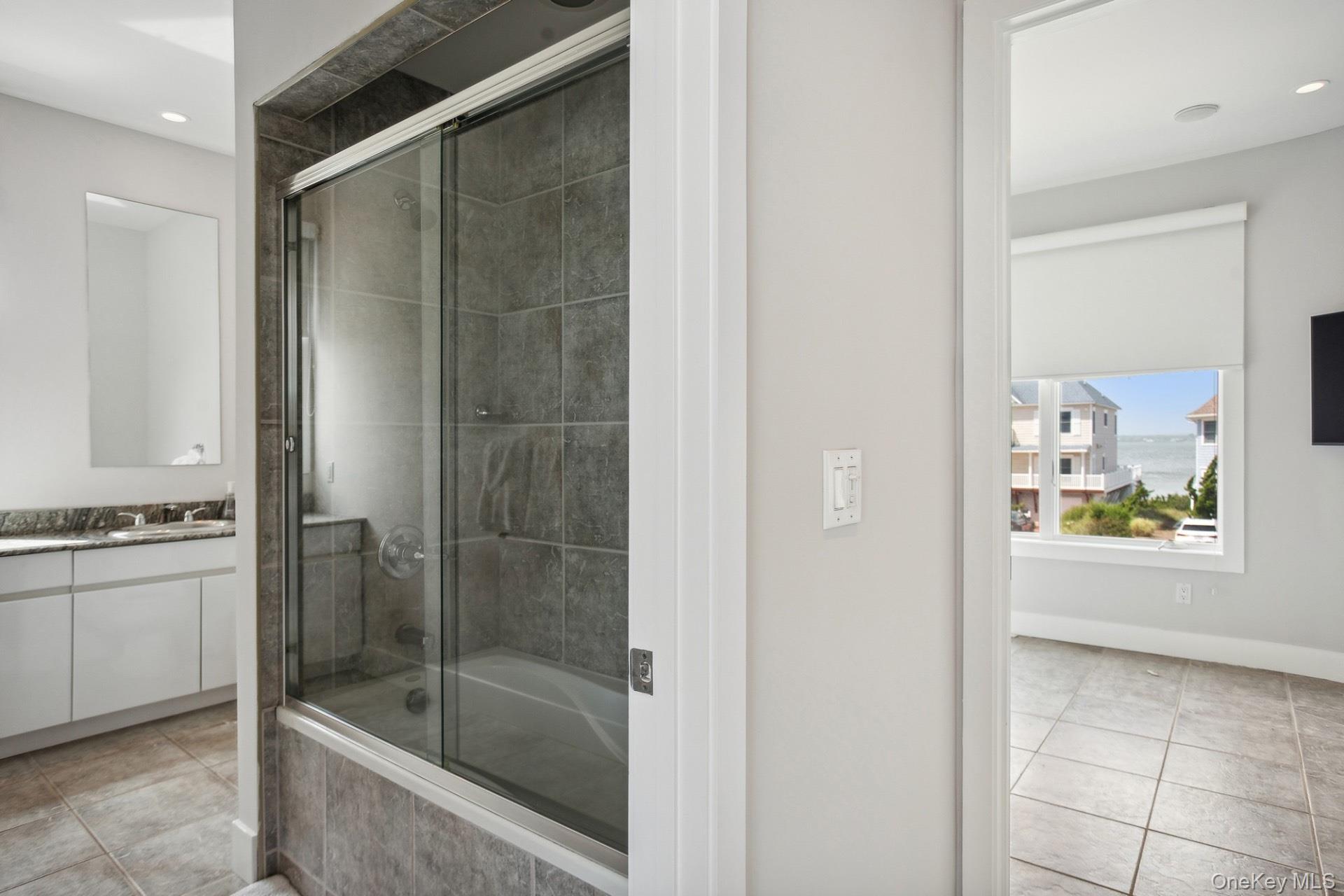681 Dune Road Property Photo 9