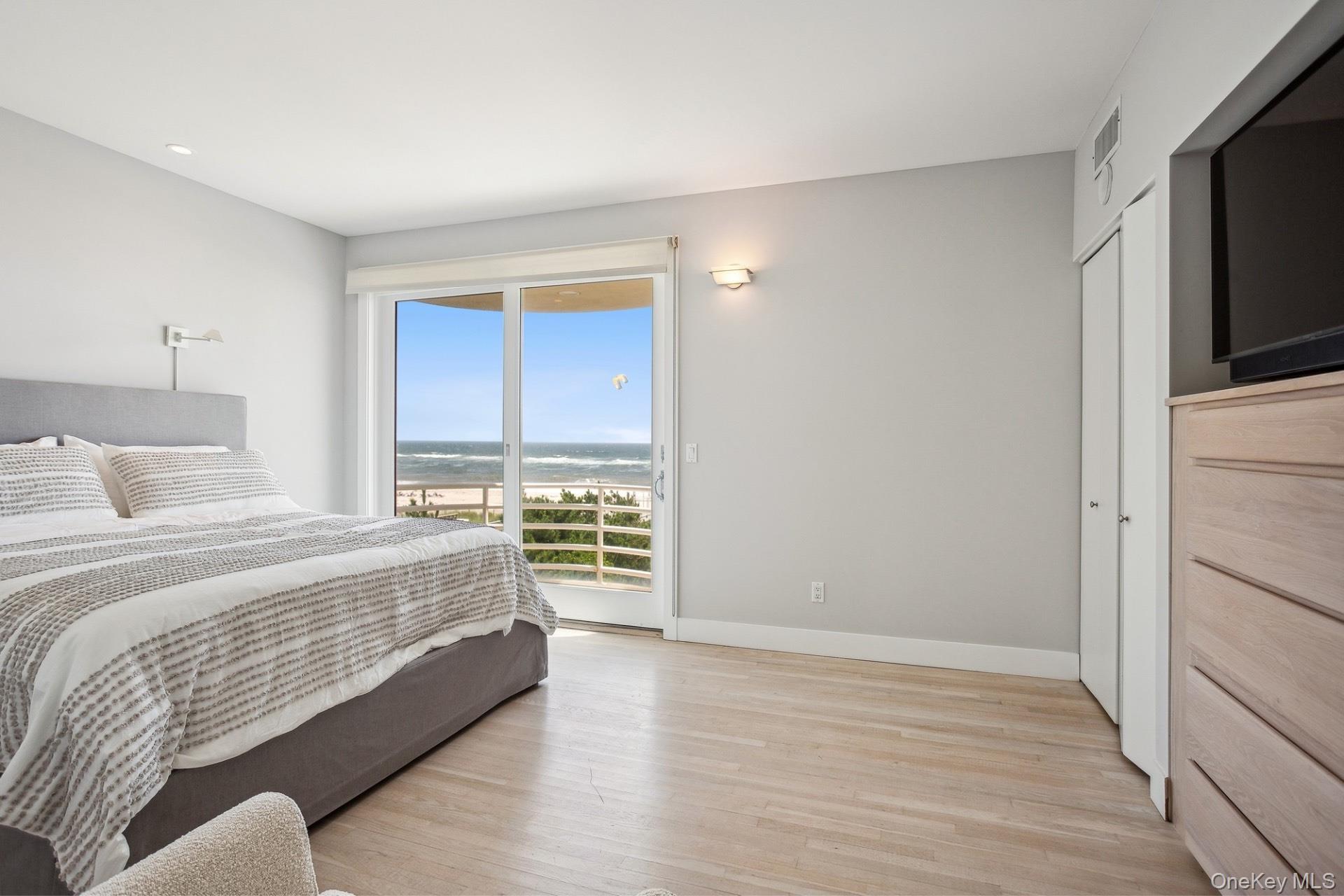 681 Dune Road Property Photo 16