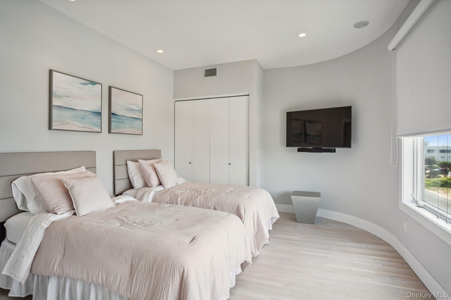 681 Dune Road Property Photo 19
