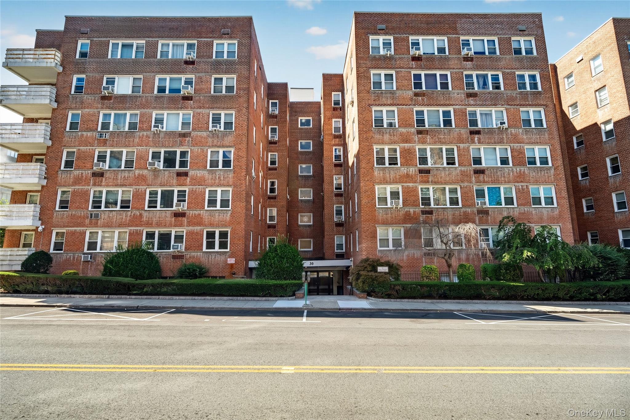 30 E Hartsdale Avenue 3l Property Photo 1