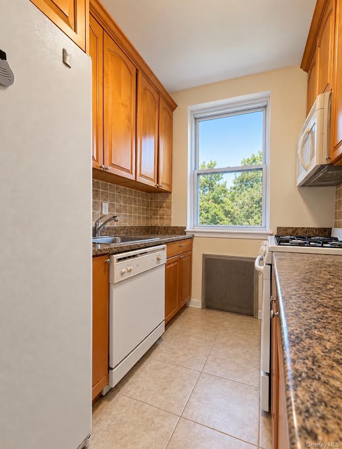 6535 Broadway 6e Property Photo 4