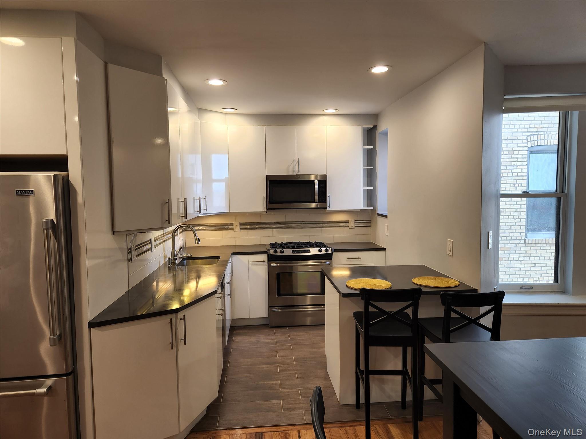 25 W Broadway 501 Property Photo 4