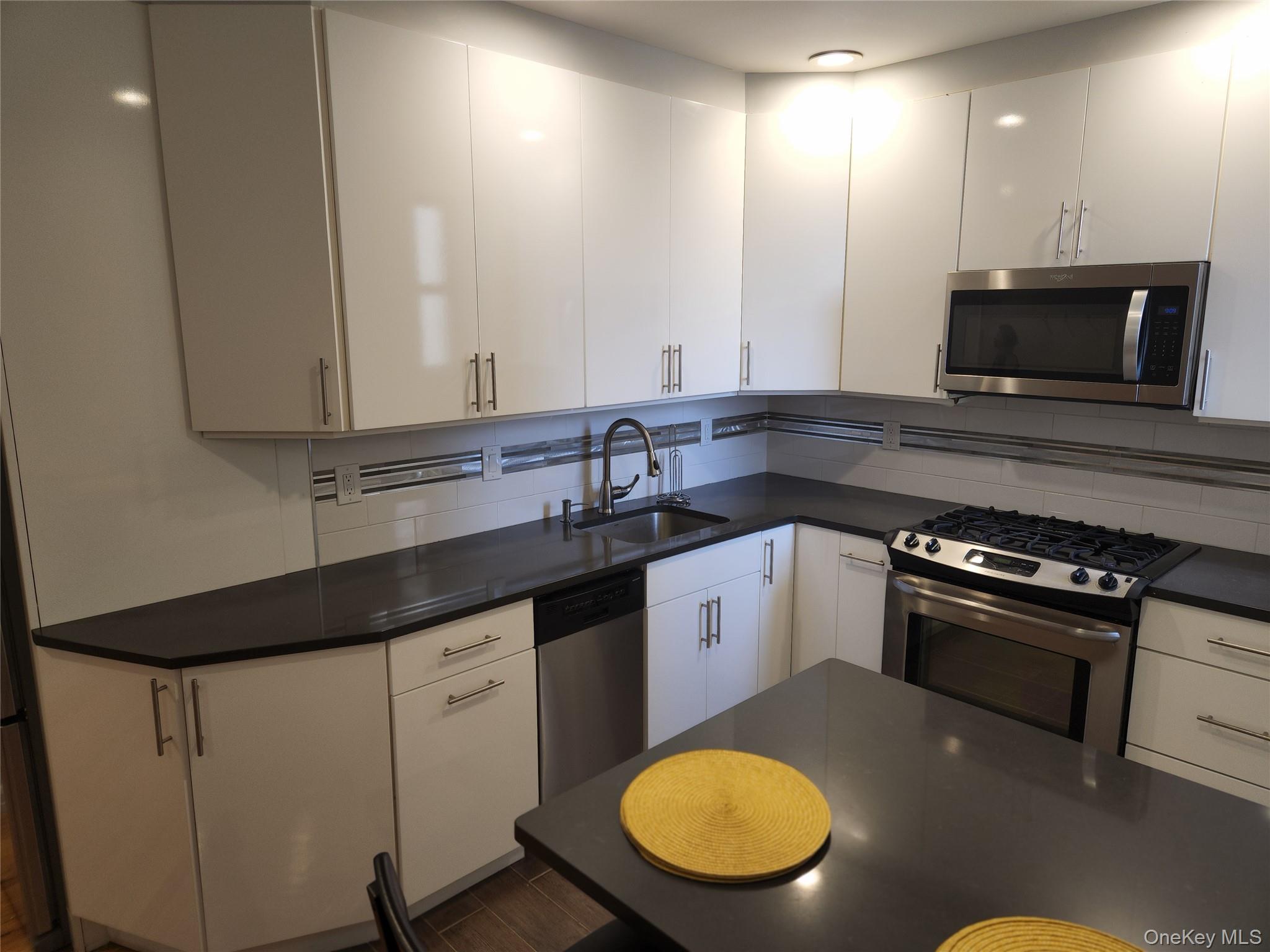25 W Broadway 501 Property Photo 6
