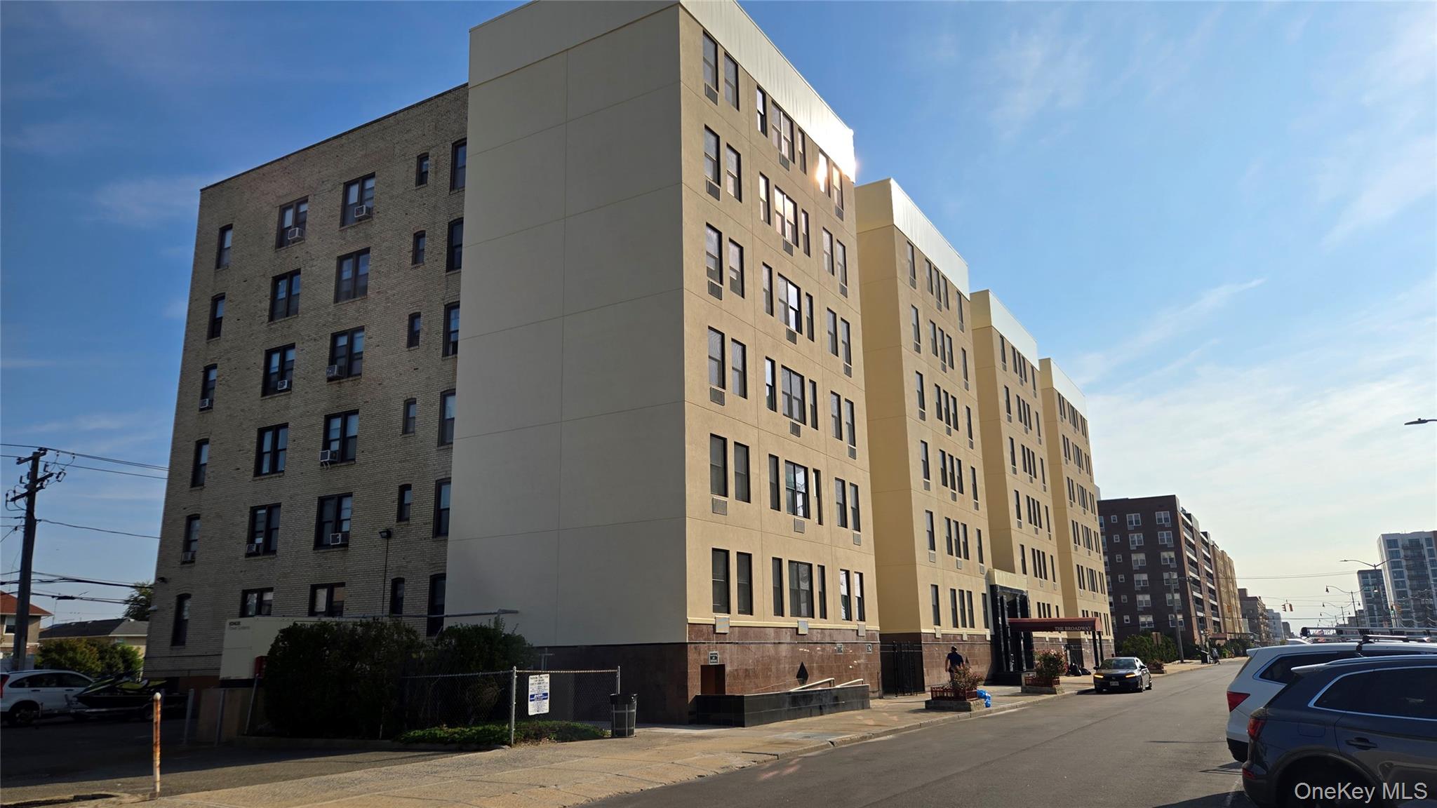 25 W Broadway 501 Property Photo 17