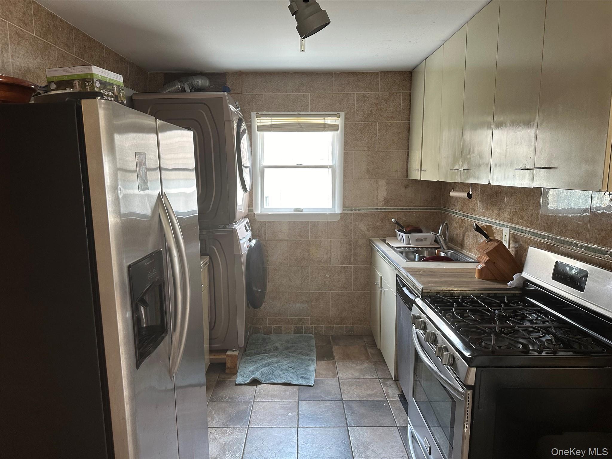 31 Illinois Avenue Lower Property Photo 7