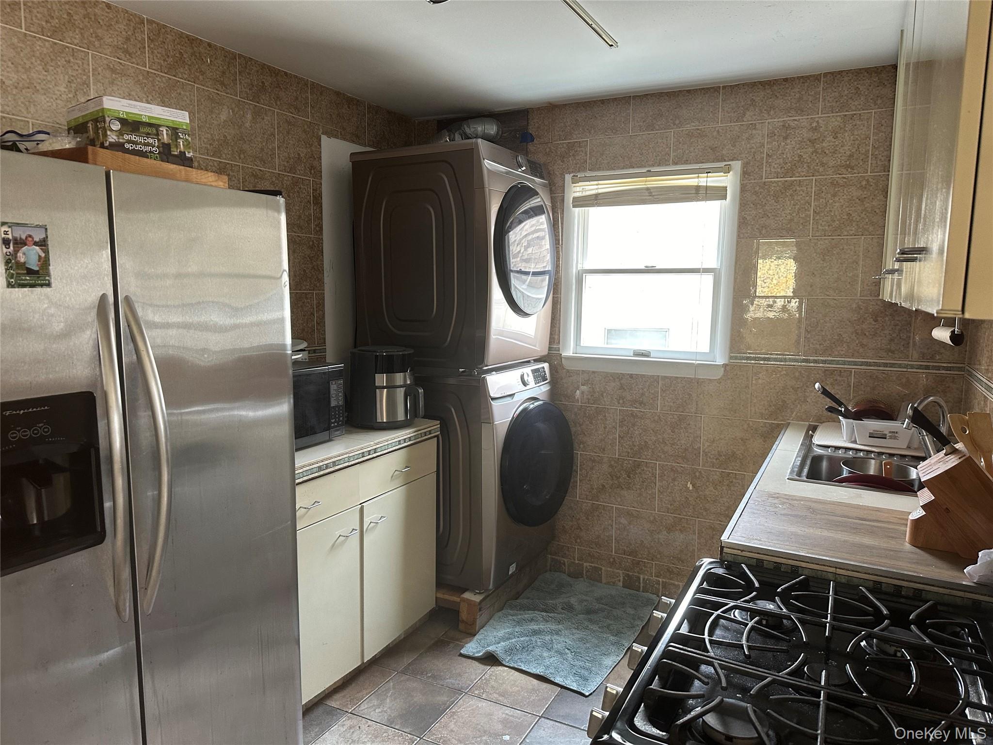 31 Illinois Avenue Lower Property Photo 8