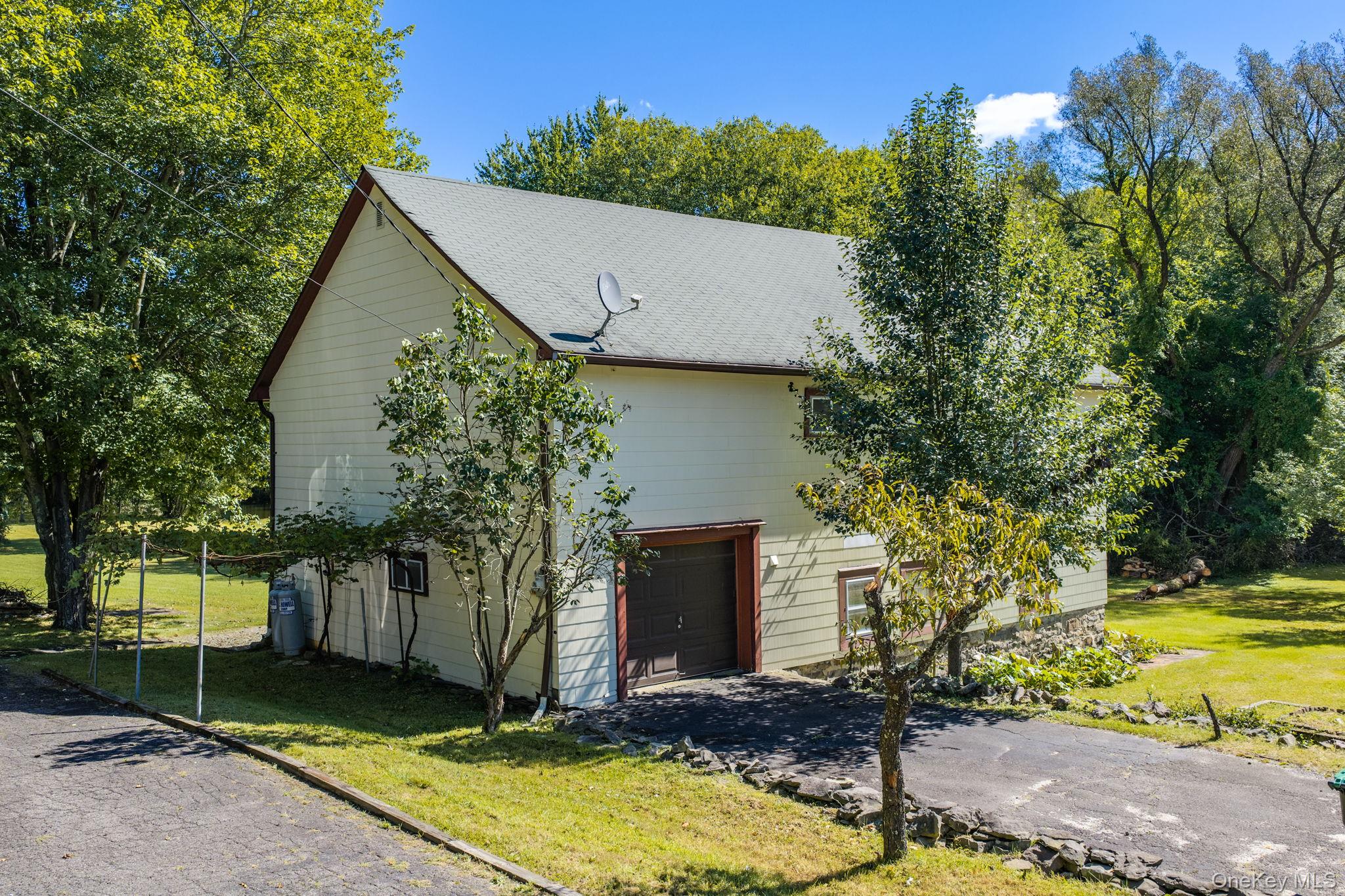208 White Bridge Road Property Photo 3