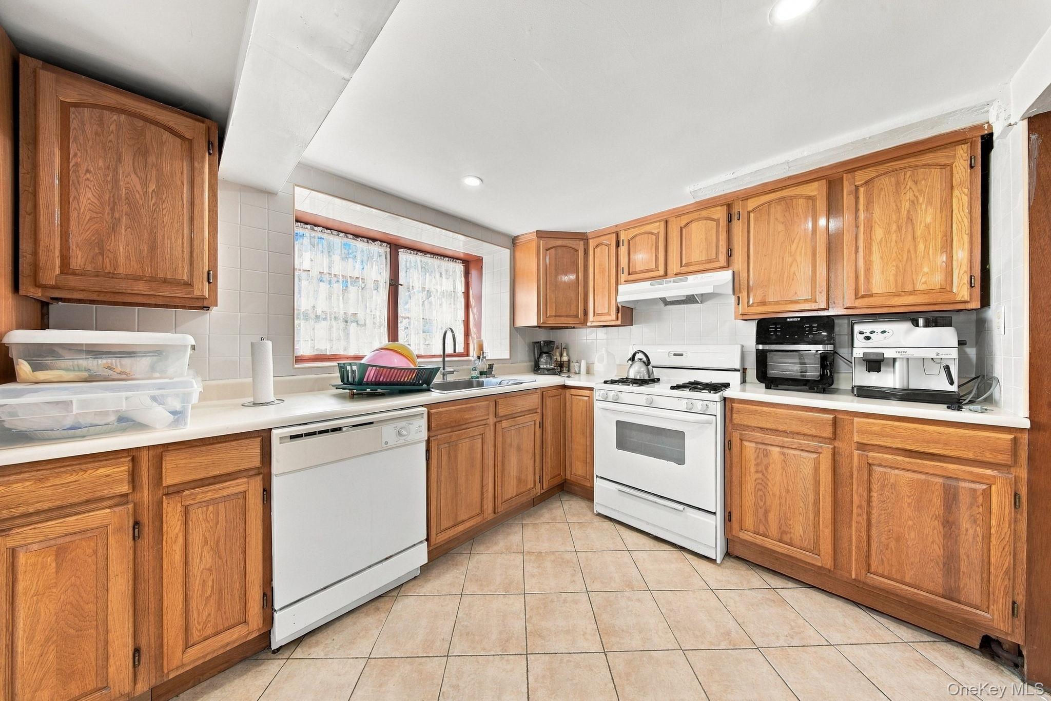 208 White Bridge Road Property Photo 10