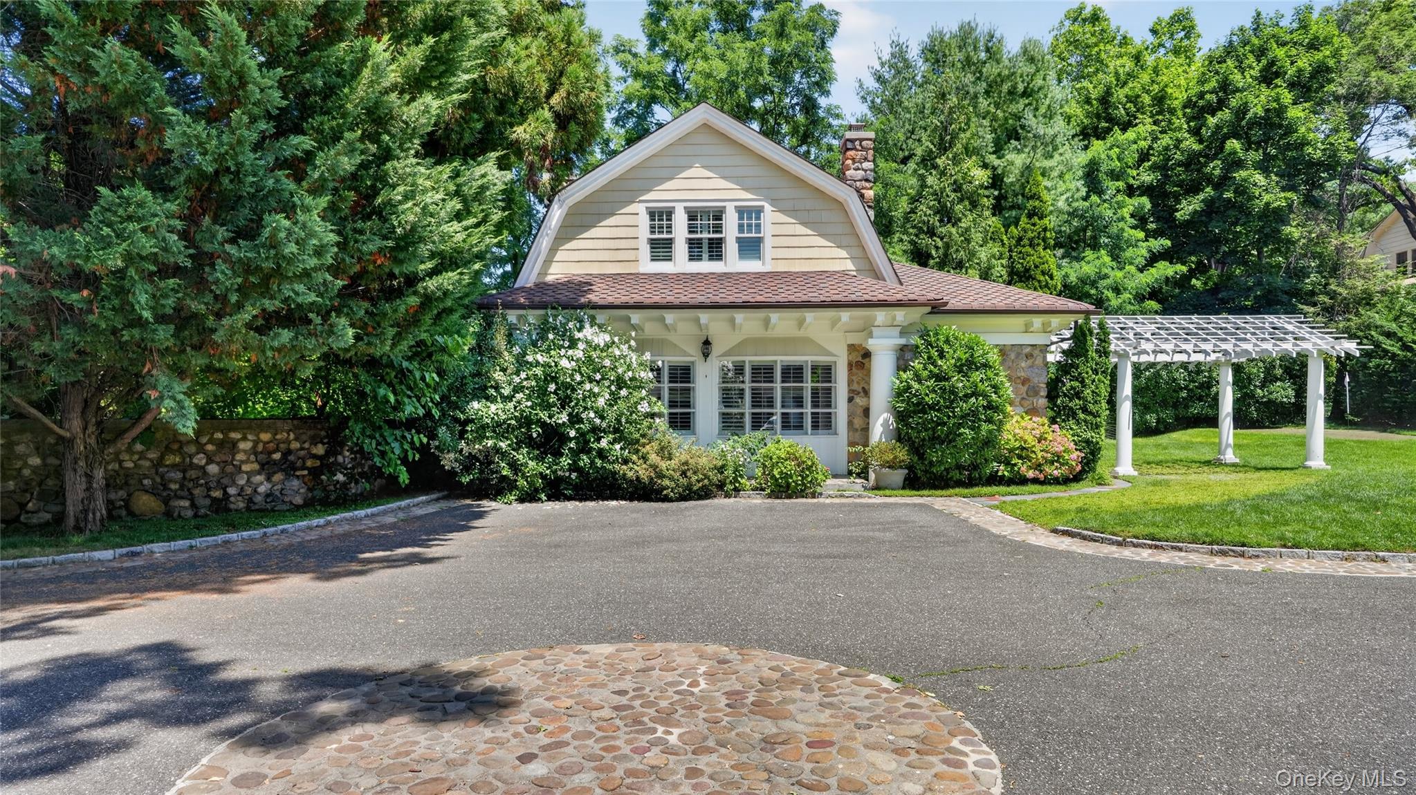 1058 Plandome Road Property Photo 1