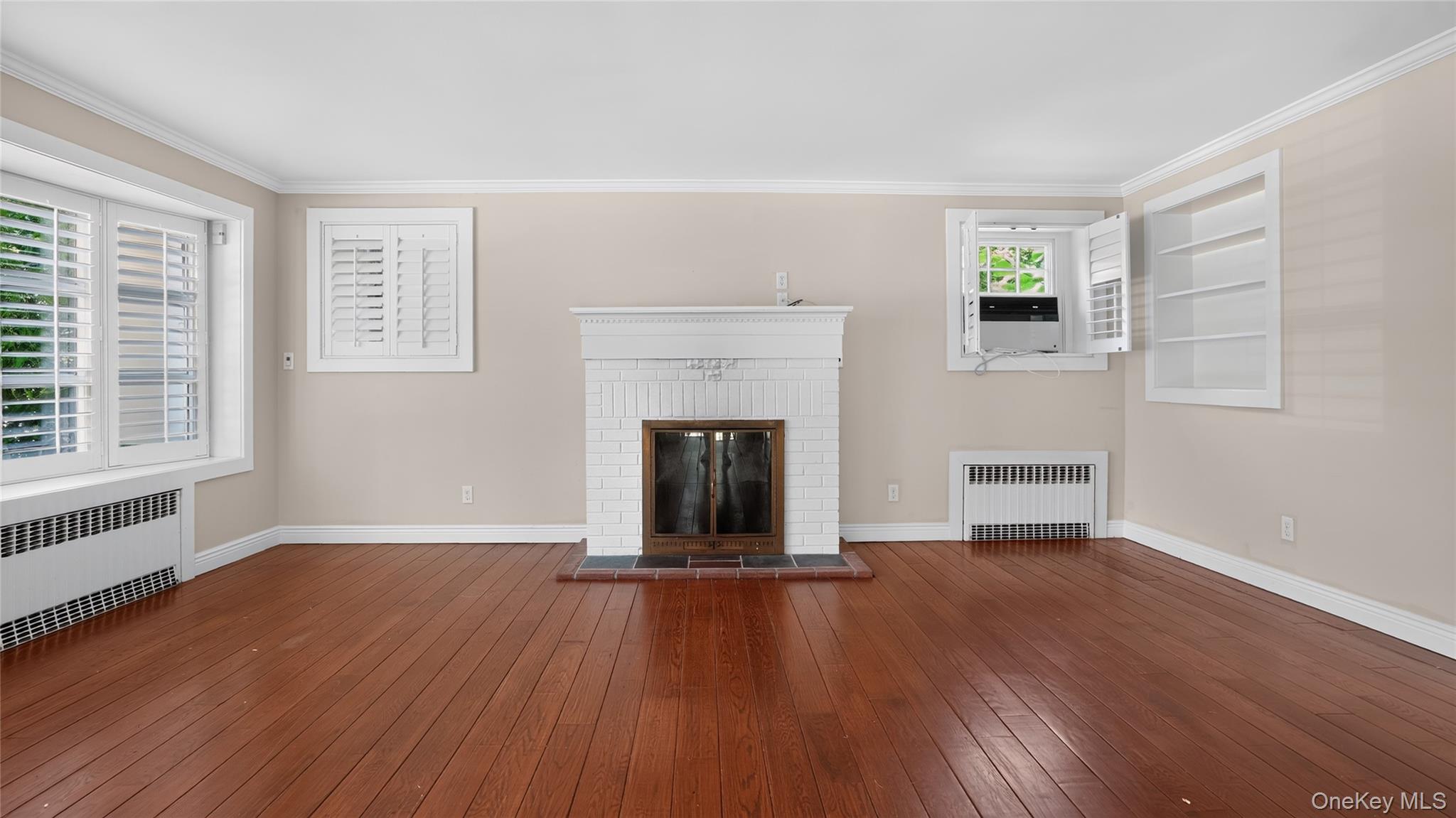 1058 Plandome Road Property Photo 5