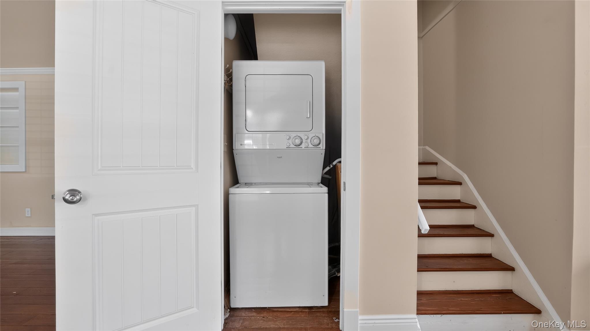 1058 Plandome Road Property Photo 15