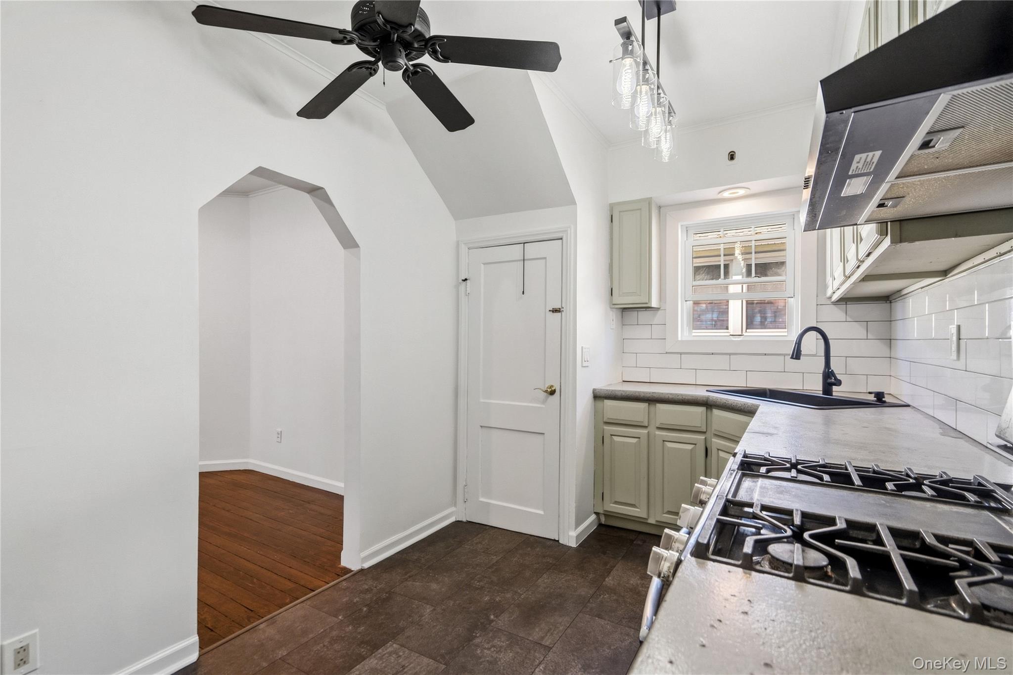 120 S High Street Property Photo 16