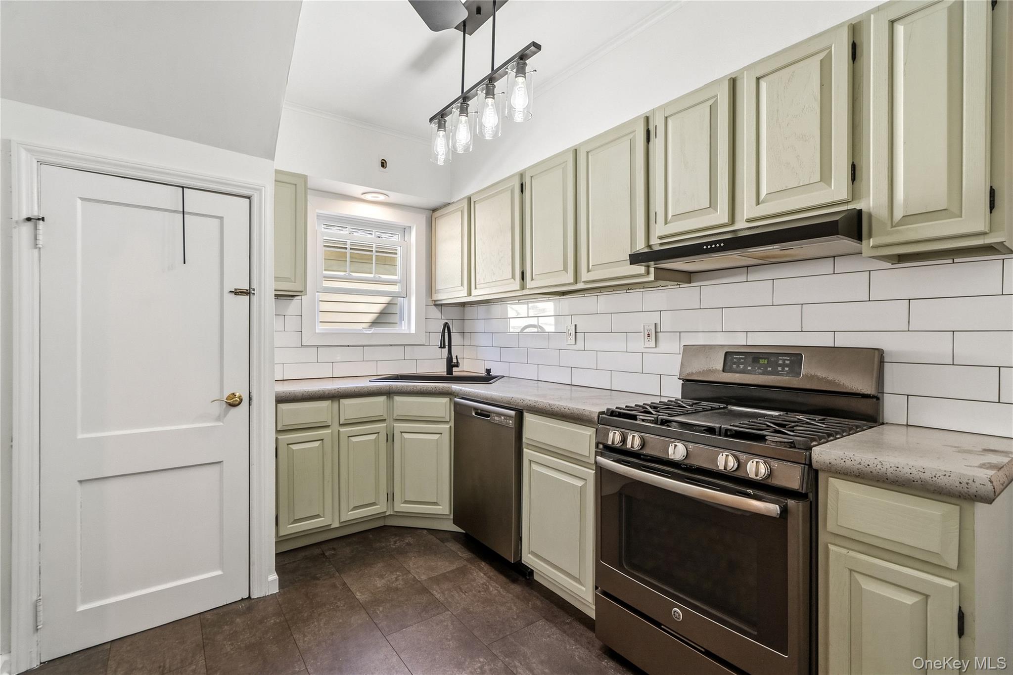 120 S High Street Property Photo 17