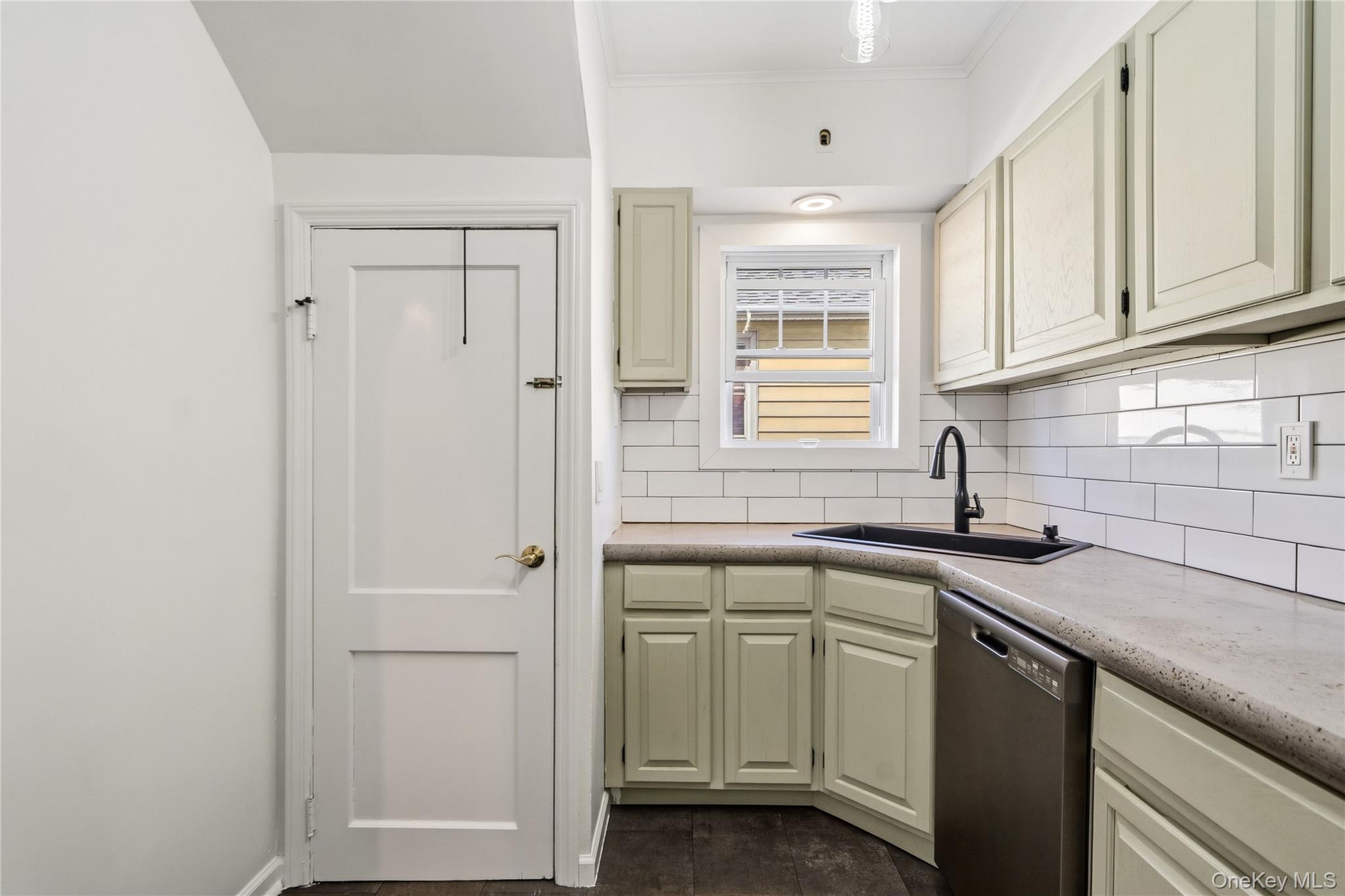 120 S High Street Property Photo 18