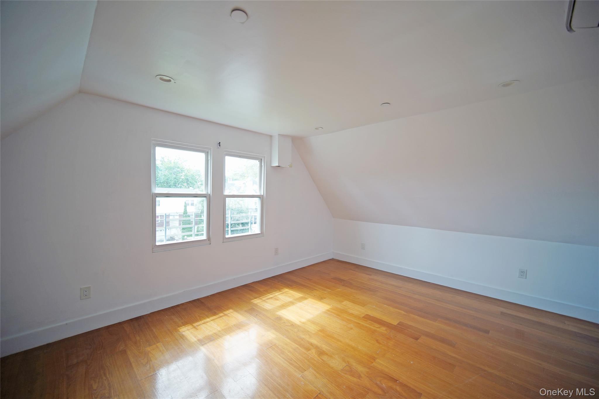 58 S 9th Avenue Property Photo 5