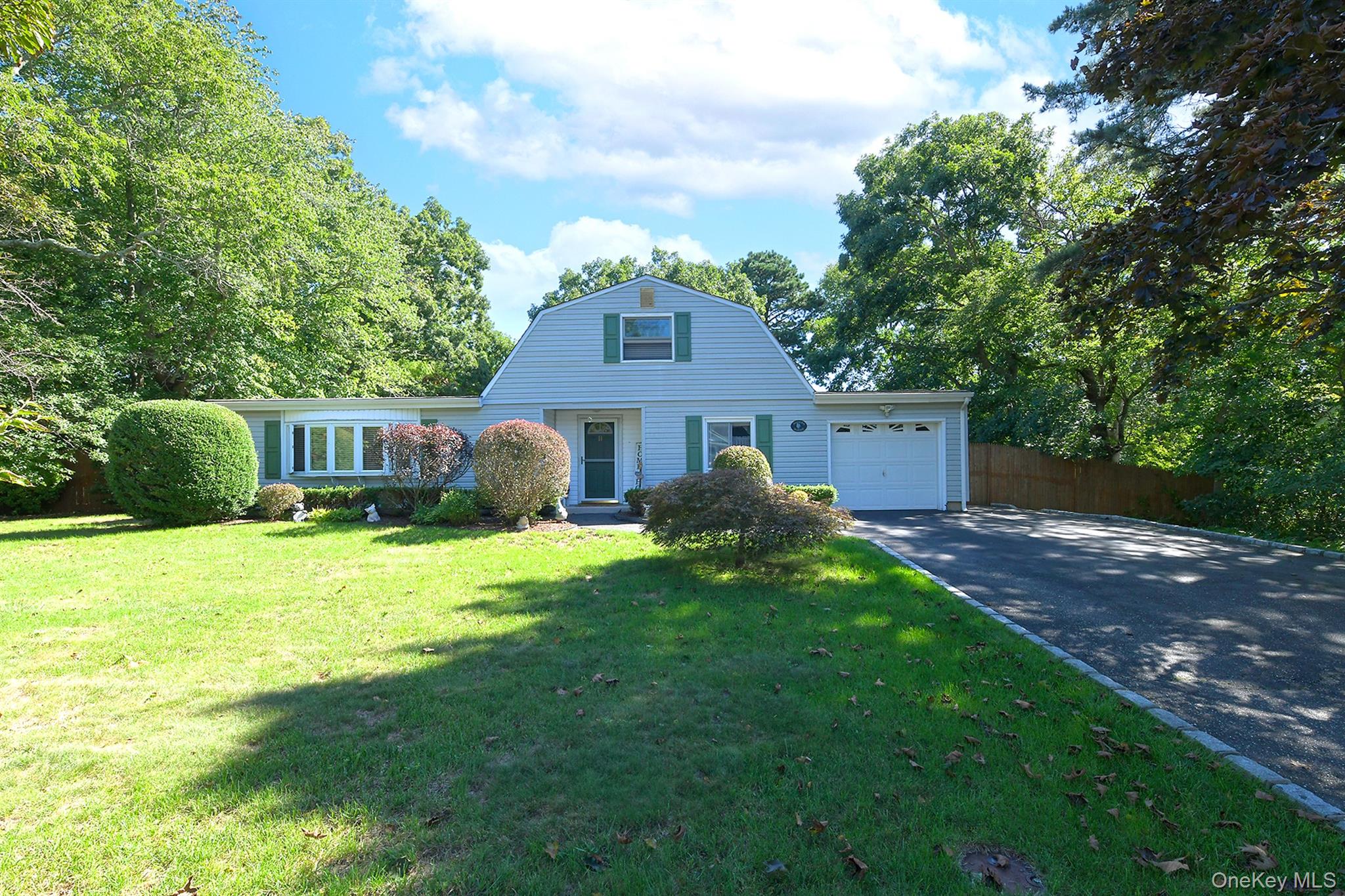 11 Crooked Pine Drive Property Photo 1
