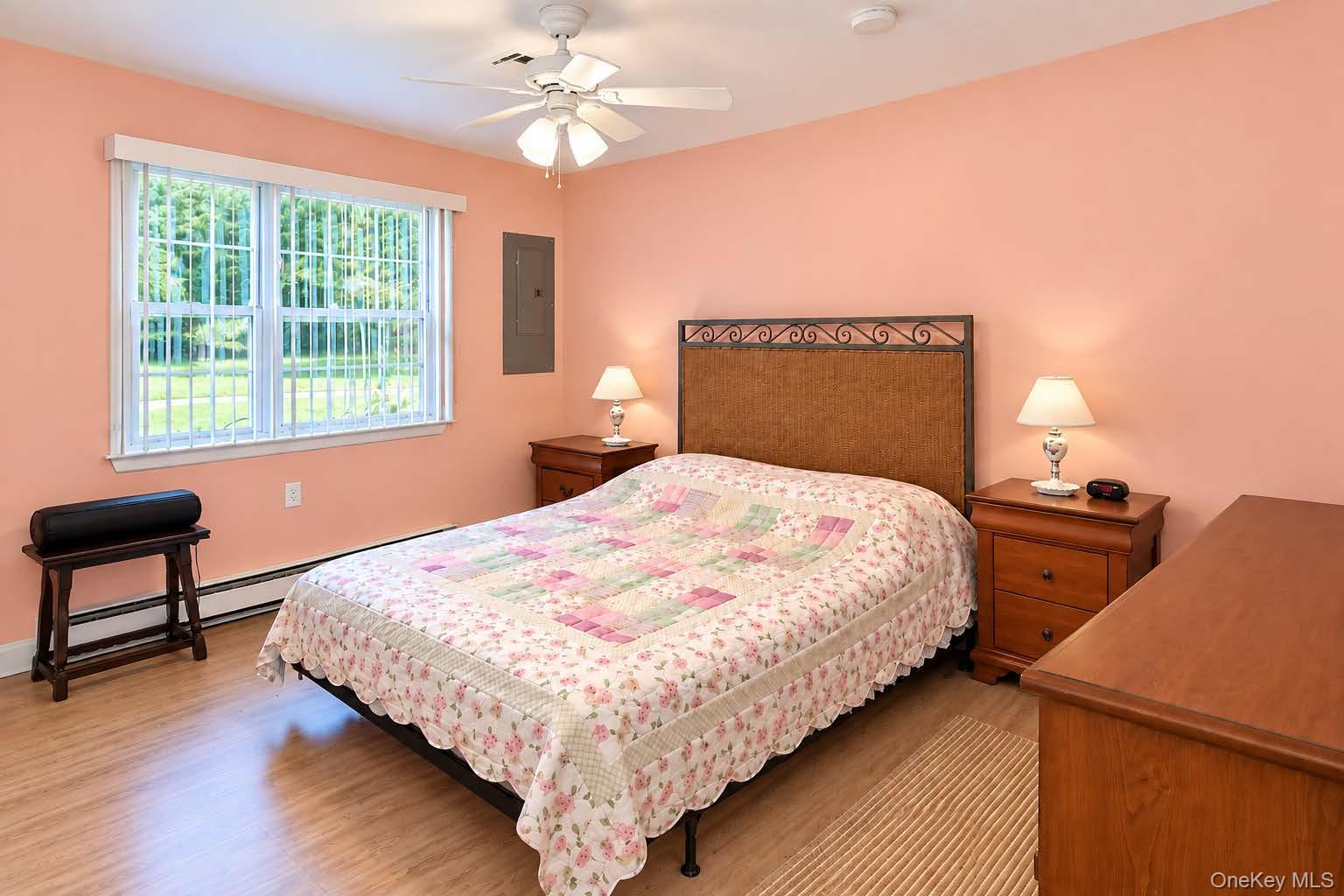 395 Woodbridge Drive E Property Photo 8