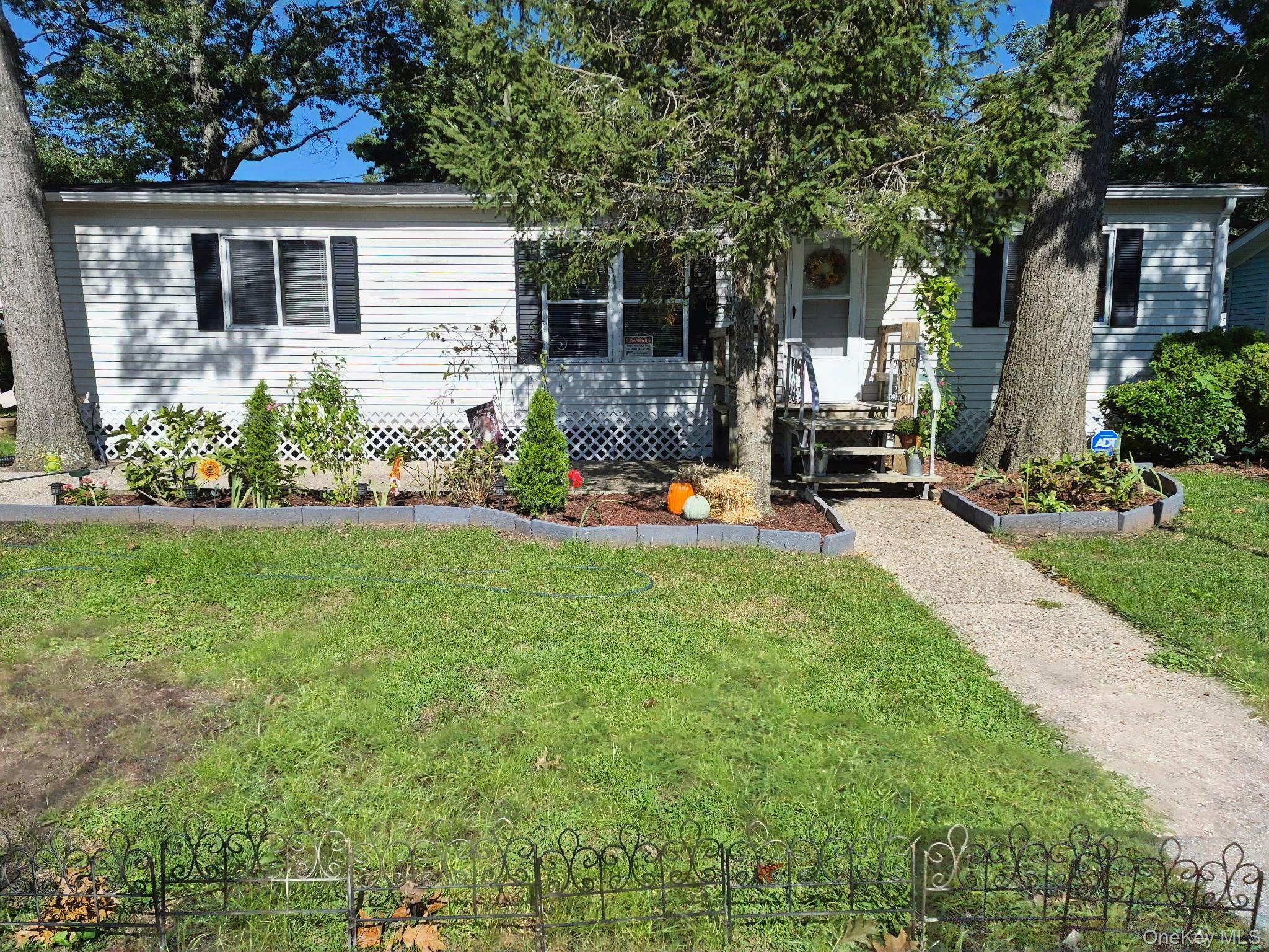 37-28 Hubbard Avenue Property Photo 1