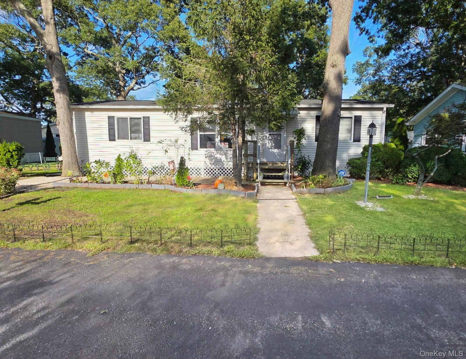 37-28 Hubbard Avenue Property Photo 1