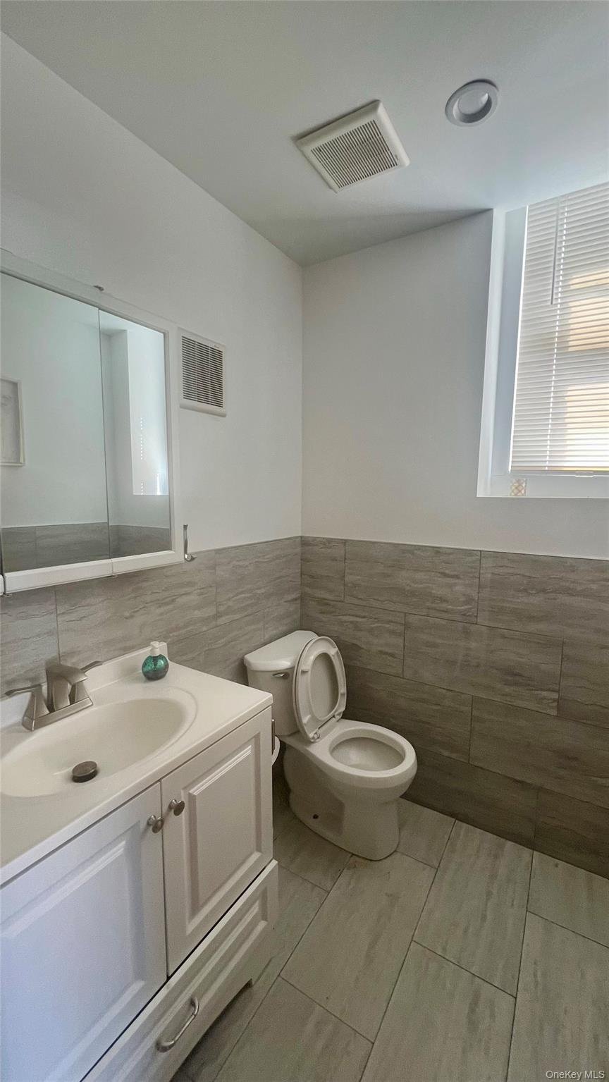 880 Midland Avenue Property Photo 6
