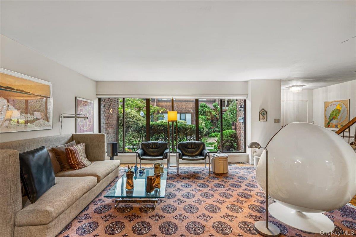 4 Spring Hollow Property Photo 3