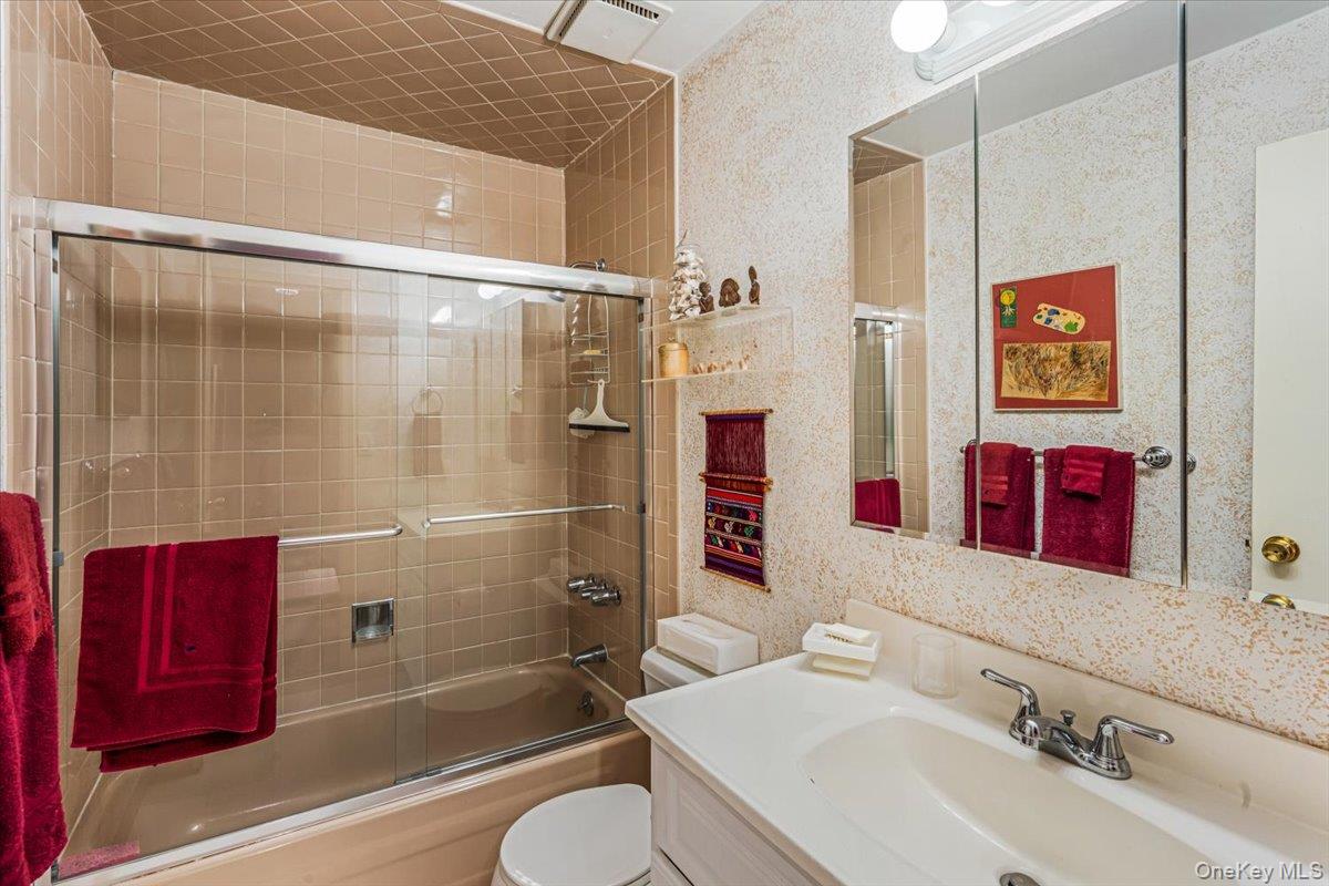 4 Spring Hollow Property Photo 8