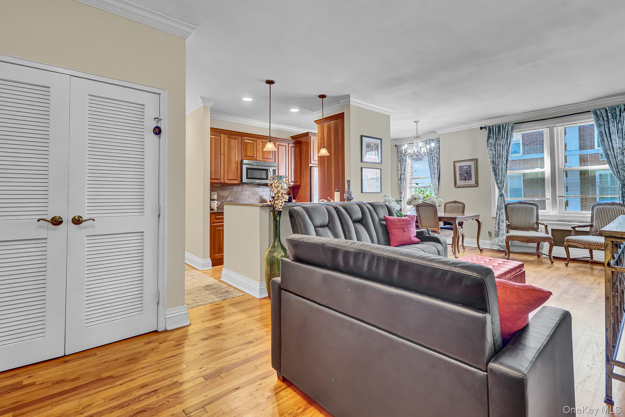 111 7th Street 304 Property Photo 2
