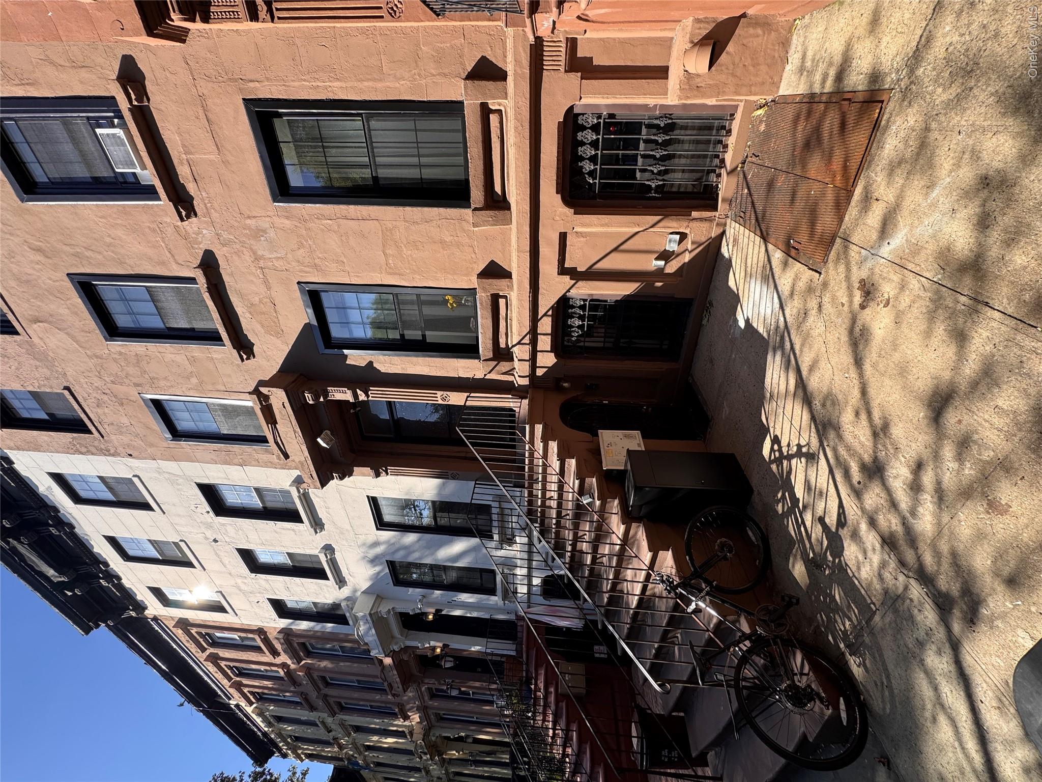 887 Lafayette Avenue Property Photo 1