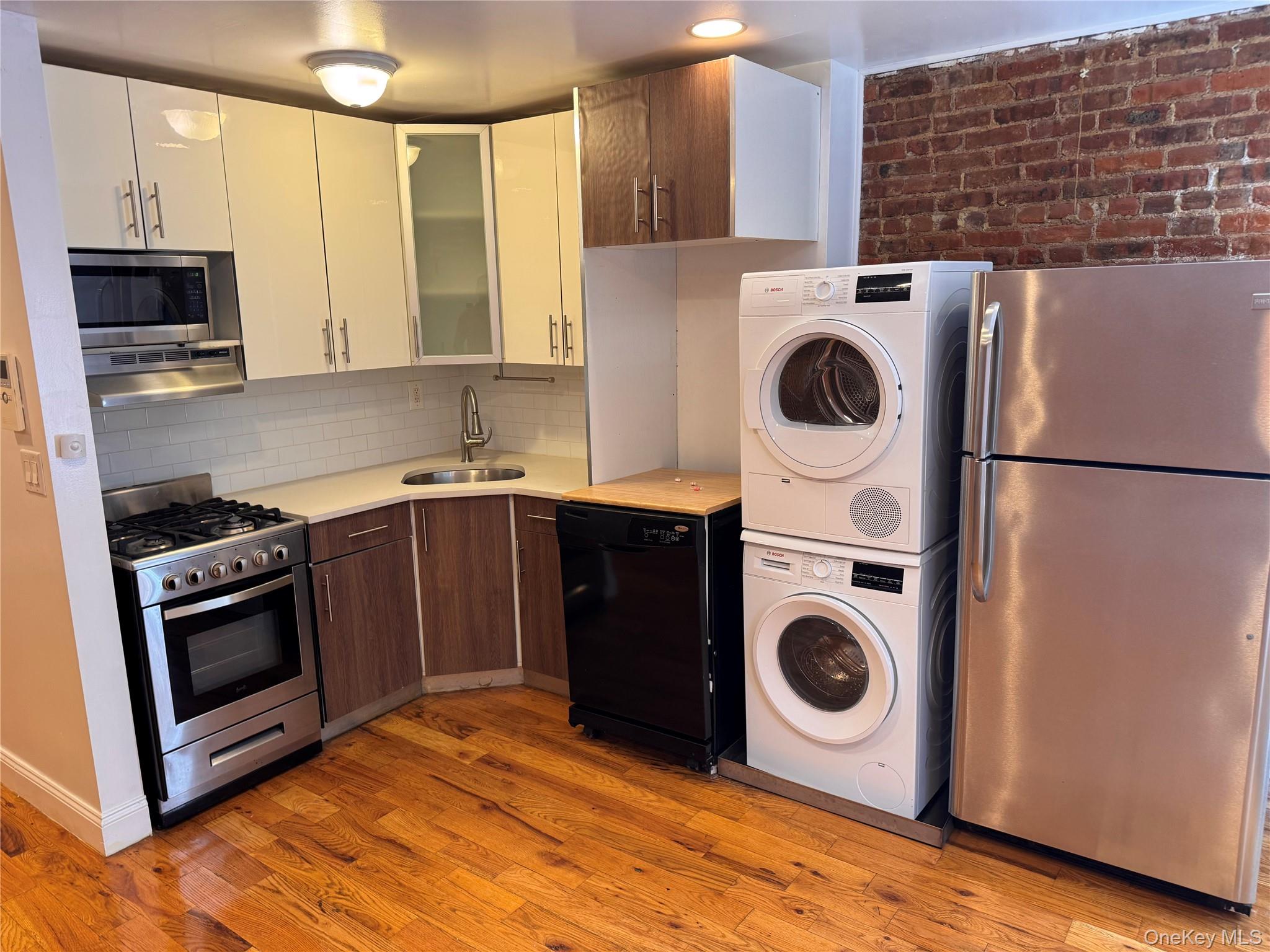 887 Lafayette Avenue Property Photo 6