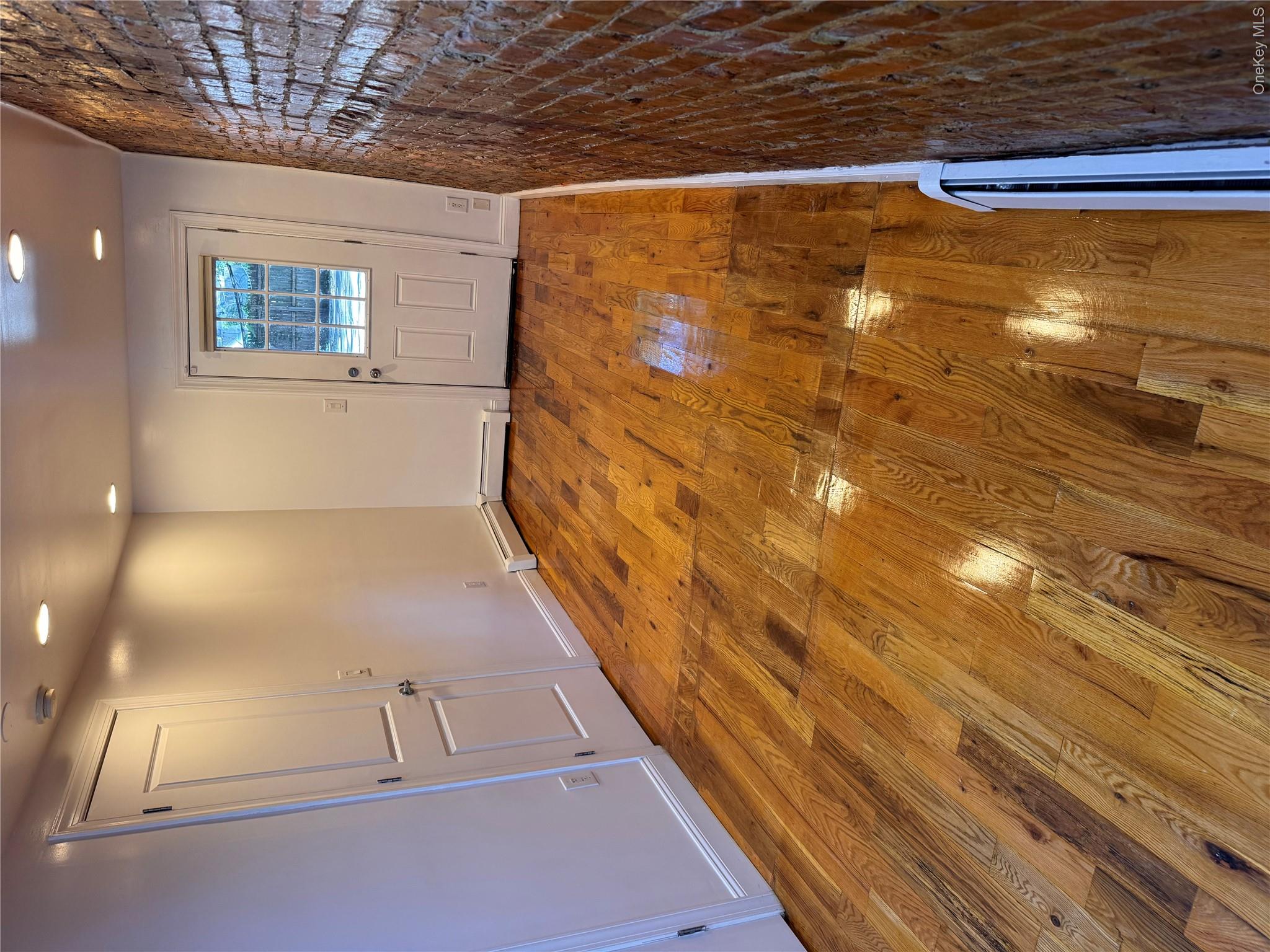 887 Lafayette Avenue Property Photo 9