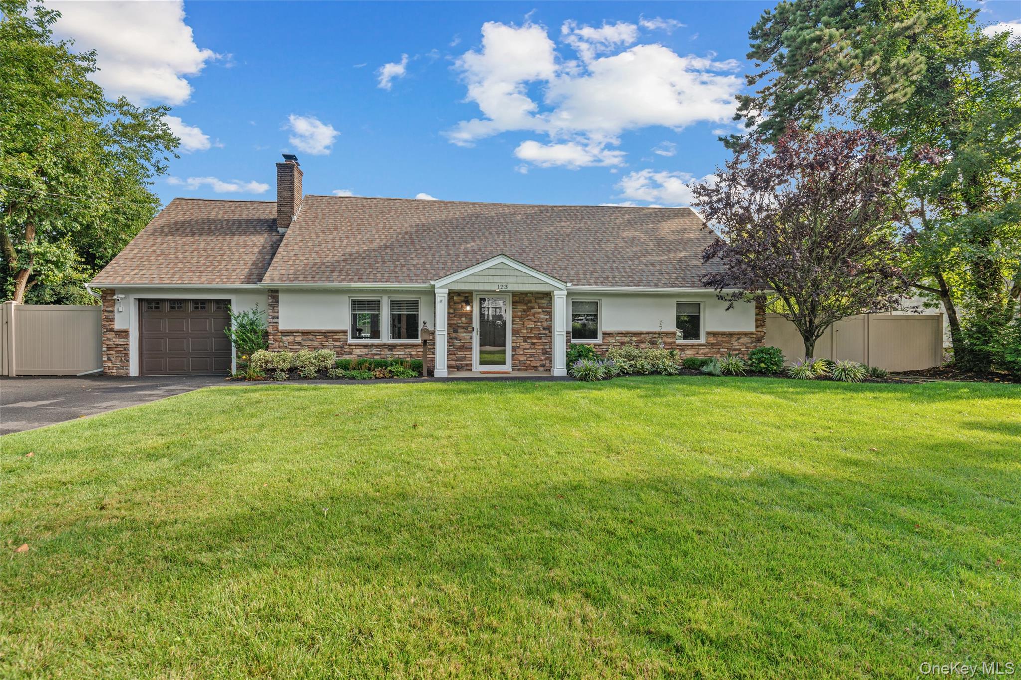 123 Hiawatha Drive Property Photo 1