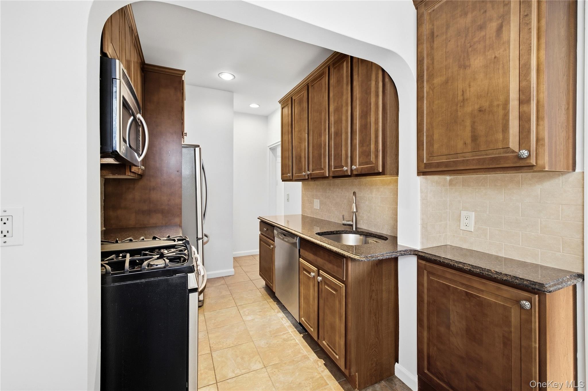 110 South Village Avenue 1a Property Photo 10
