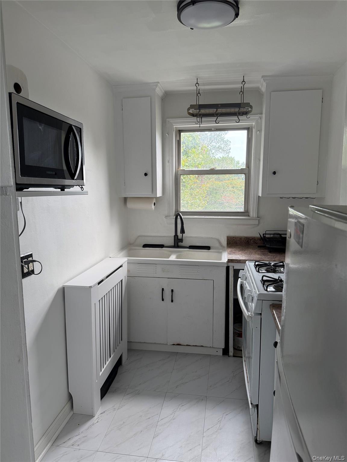 33 E Grand Street C3c Property Photo 7